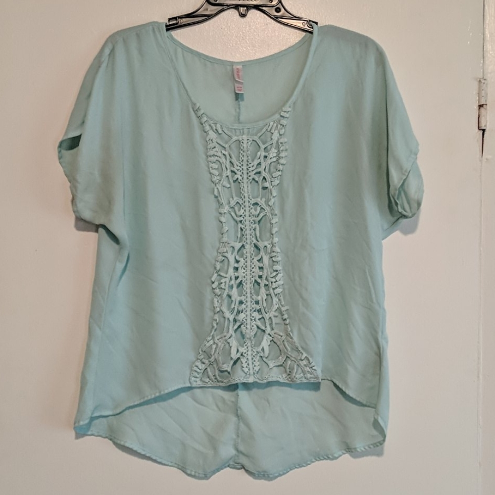 Xhilaration Blue Flowy Top. Size M.